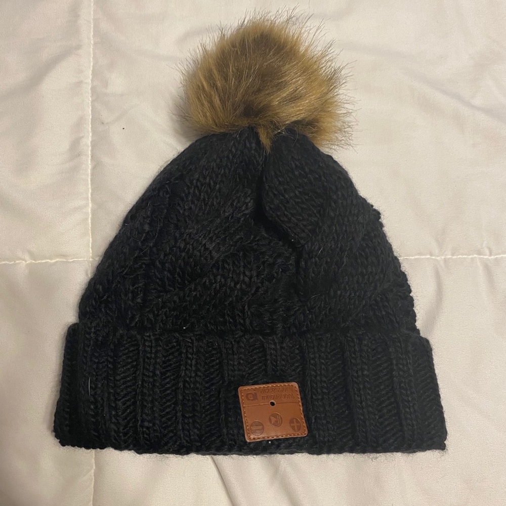 bluetooth beanie (never used before)